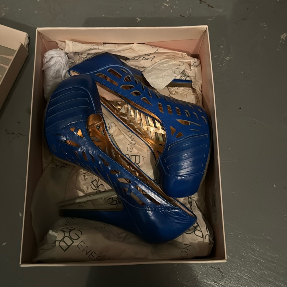 Blue BCBG Pumps
